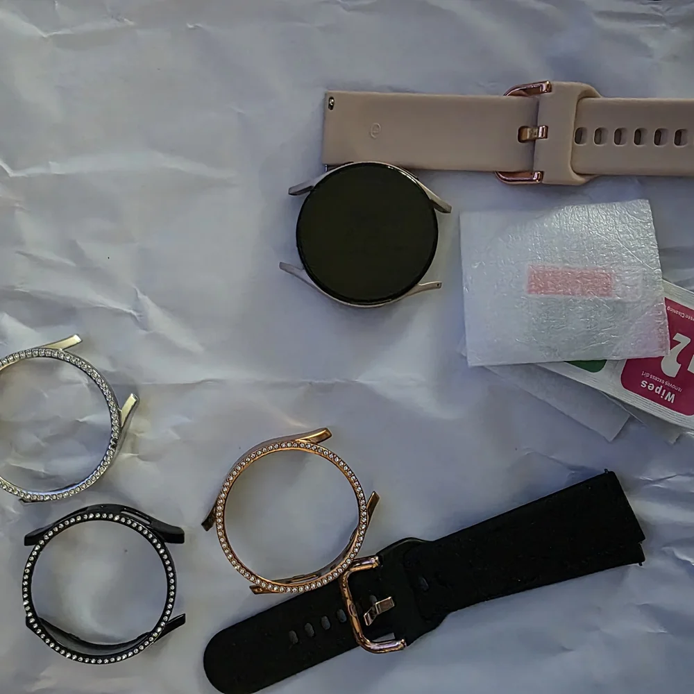 Smartwatch with Interchangeable Bands